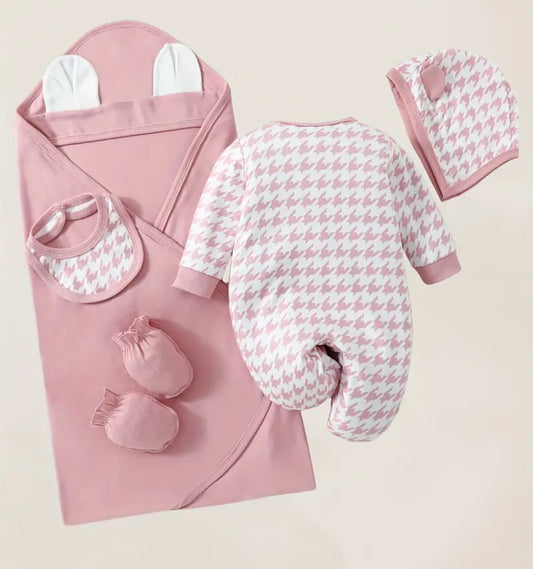 Casual Crew Neck Footie With Matching Swaddle Blanket Set - Loose Fit Knitted Polyster Blend All Over Print Baby jumpsuit with Slight Stretch for Fall / Winter 97% Polyster